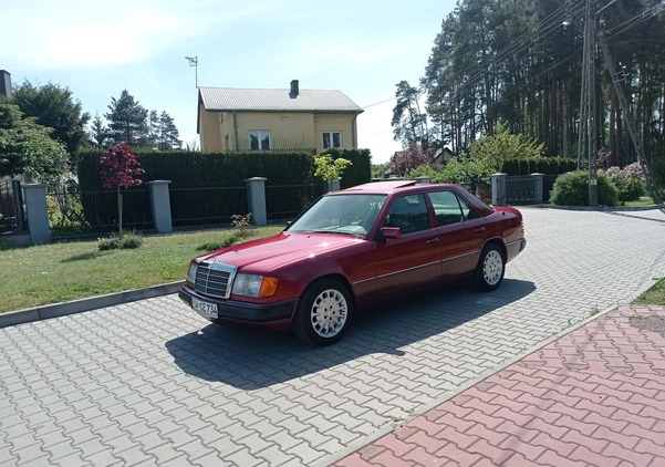 Mercedes-Benz W124 (1984-1993) cena 27400 przebieg: 230000, rok produkcji 1992 z Kielce małe 466